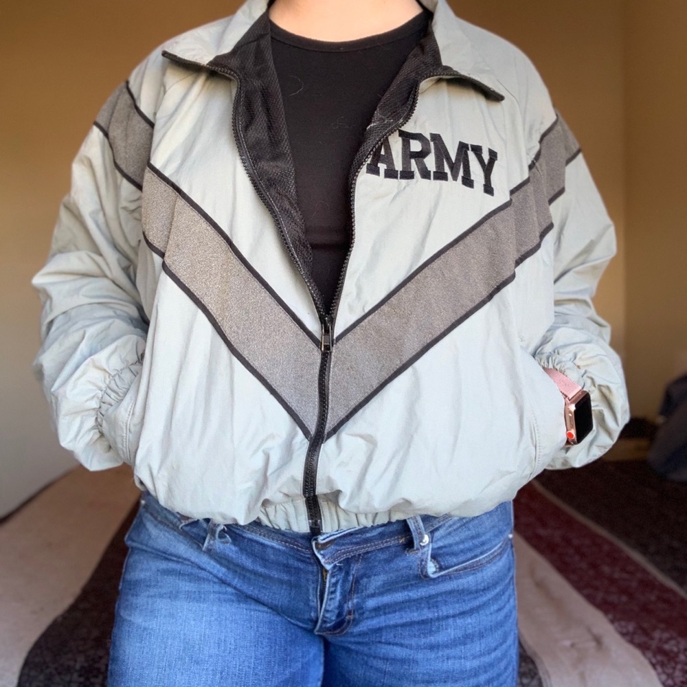 Windbreaker - Picture 3 of 8